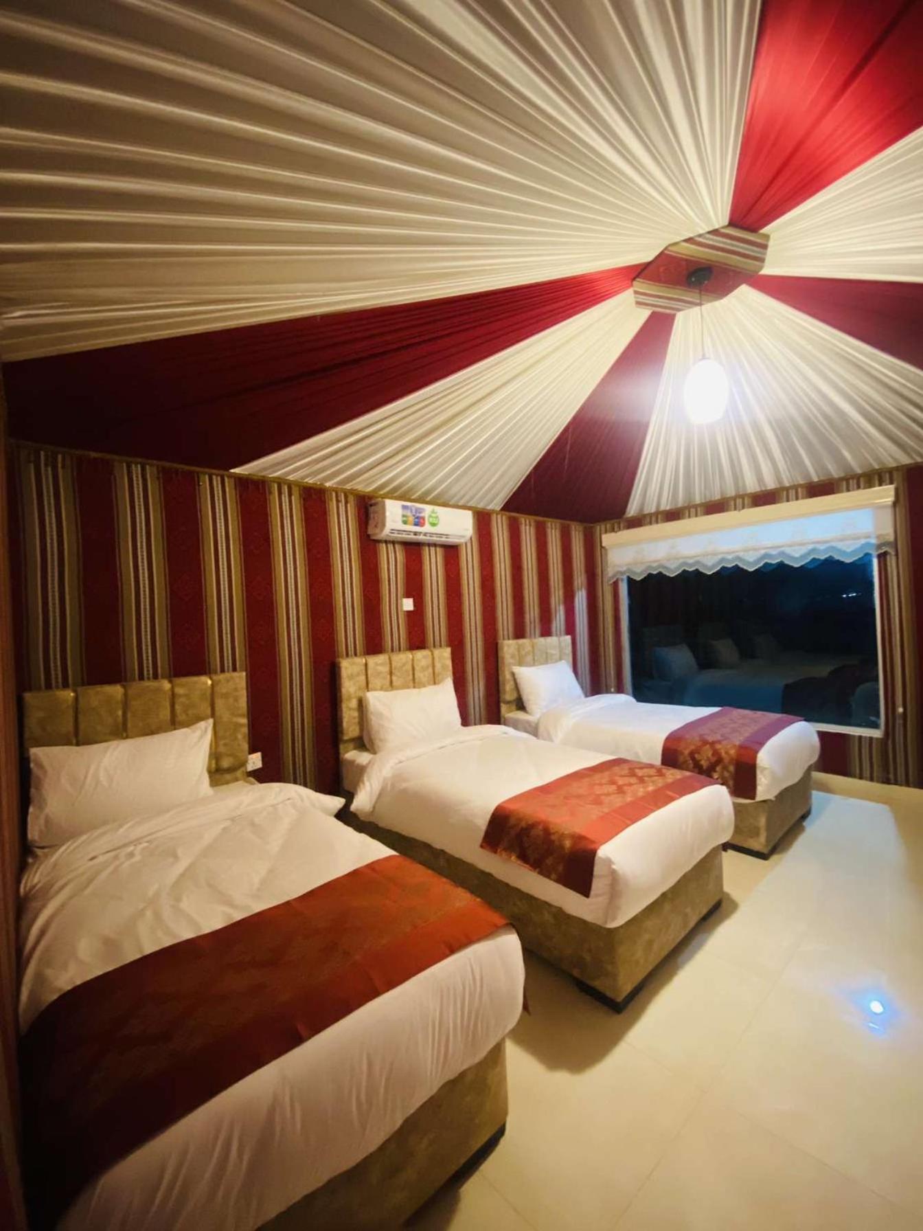 Wadi Rum Sky Camp Bagian luar foto