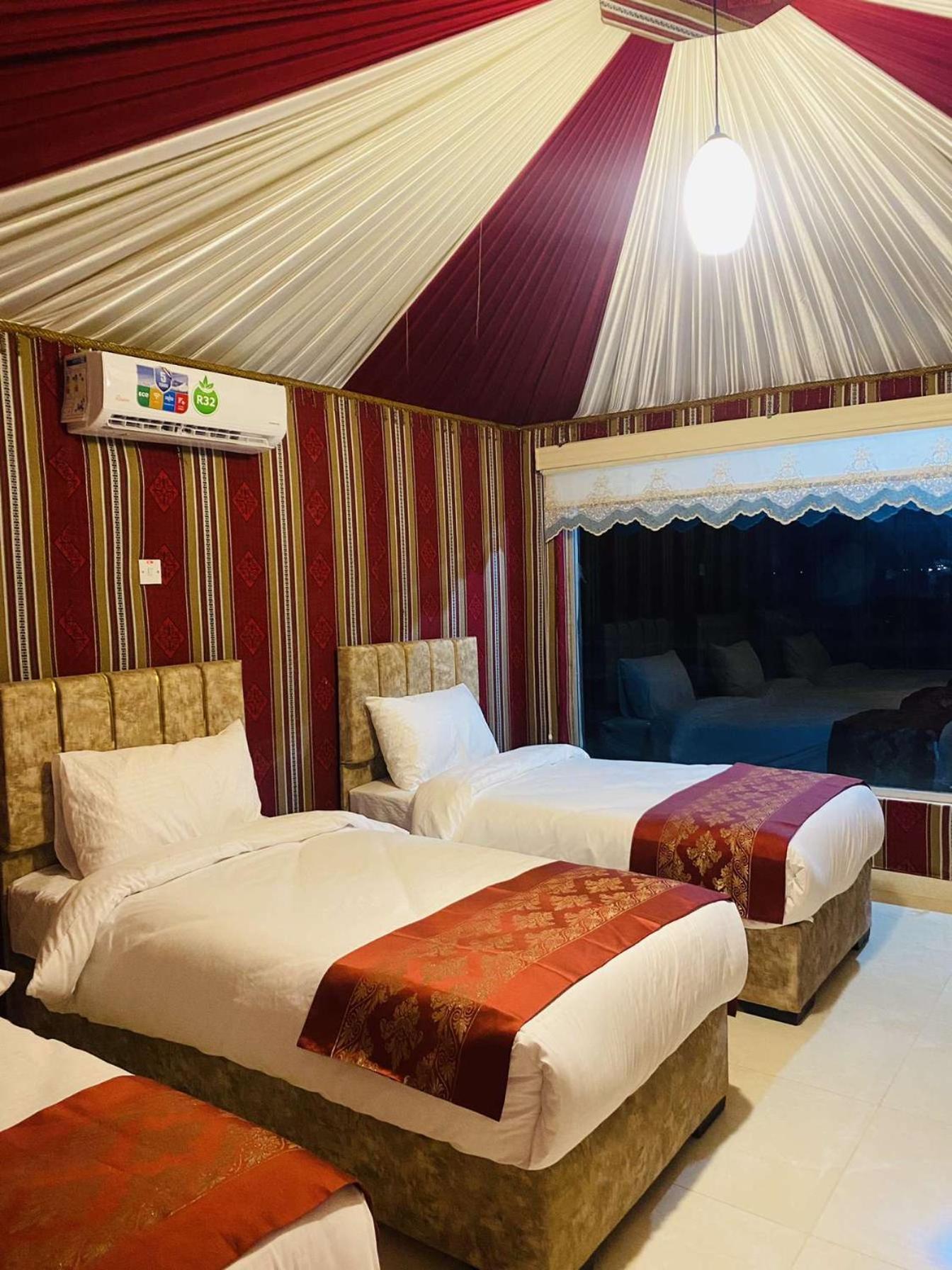 Wadi Rum Sky Camp Bagian luar foto