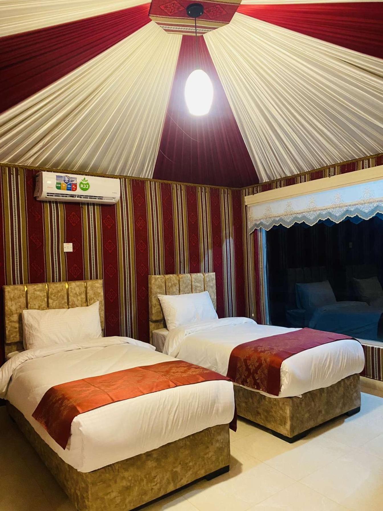 Wadi Rum Sky Camp Bagian luar foto