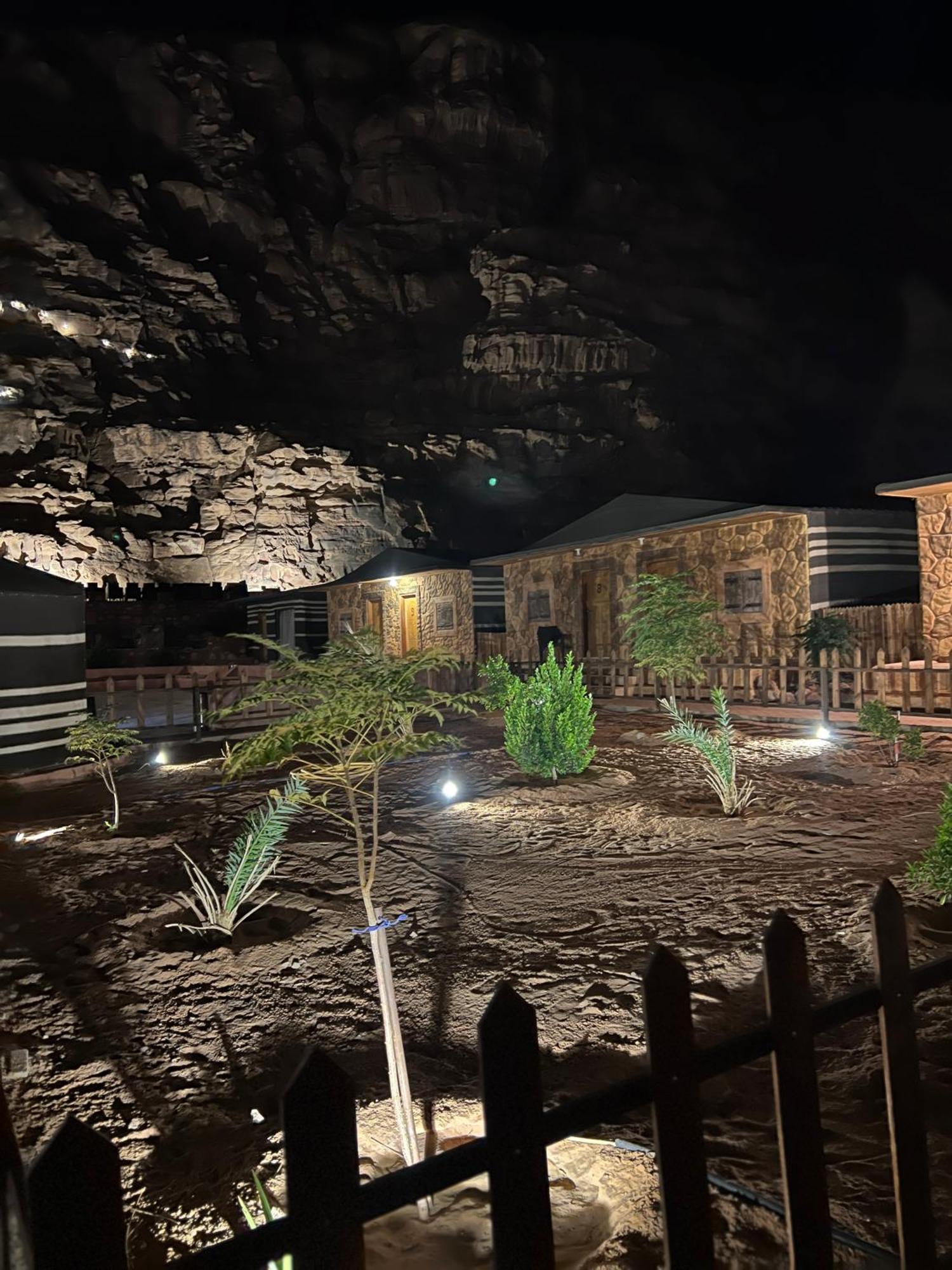 Wadi Rum Sky Camp Bagian luar foto