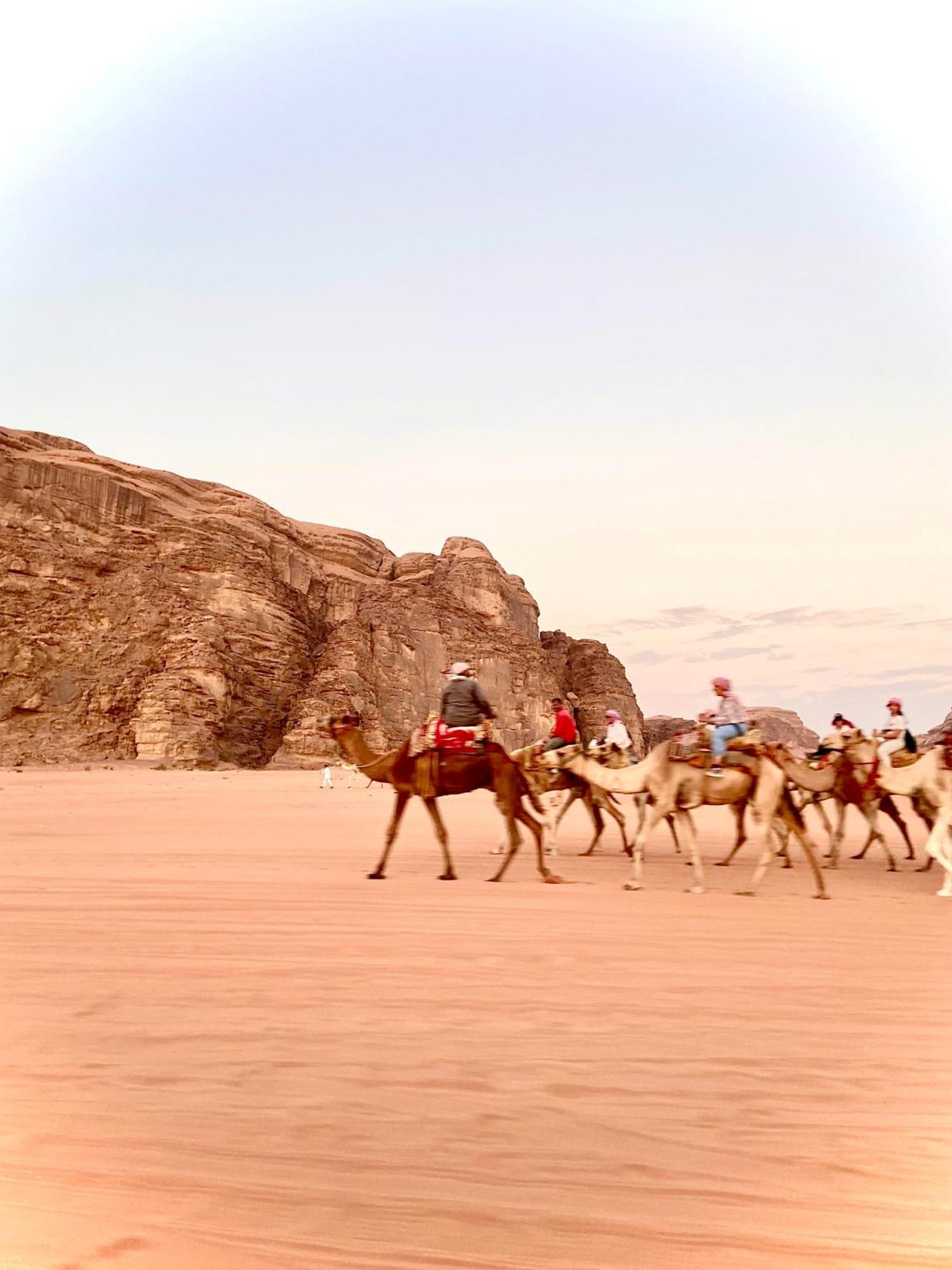 Wadi Rum Sky Camp Bagian luar foto